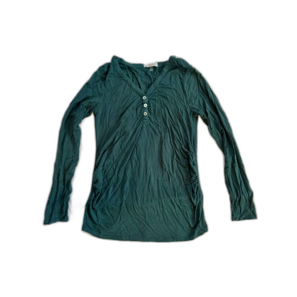 Super soft and comfortable long-sleeve maternity tee in M